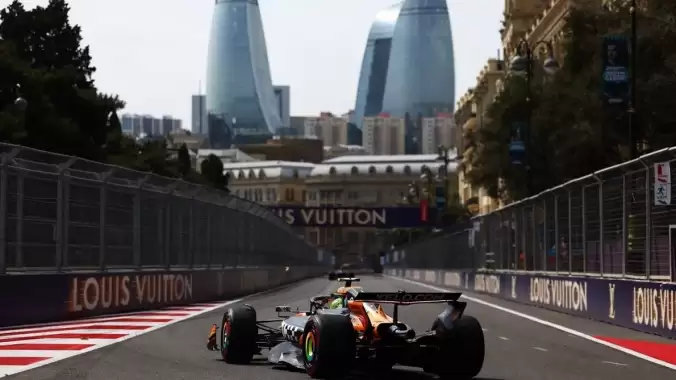 Bakü’de test yok, ters köşe var! McLaren farkı ortaya koydu!