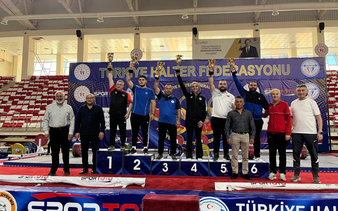 GENÇ ERKEKLERDE KUPALAR VERİLDİ