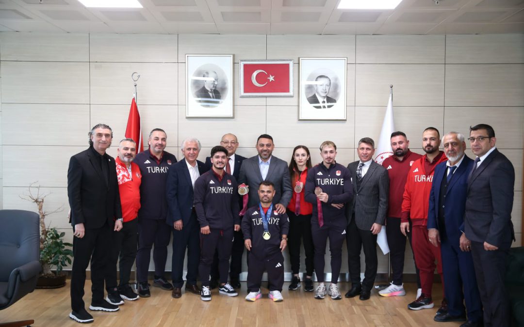 HAMZA YERLİKAYA ŞAMPİYONLARI AĞIRLADI