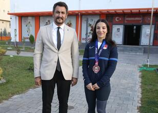 Milli güreşçi Evin’in madalya kazandıran azmi