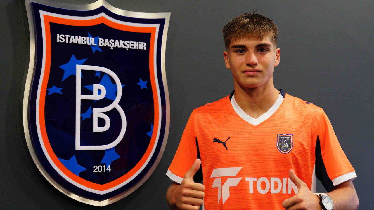 Başakşehir, altyapı oyuncularından Güven Atalay ile 3 yıllık profesyonel sözleşme imzaladı