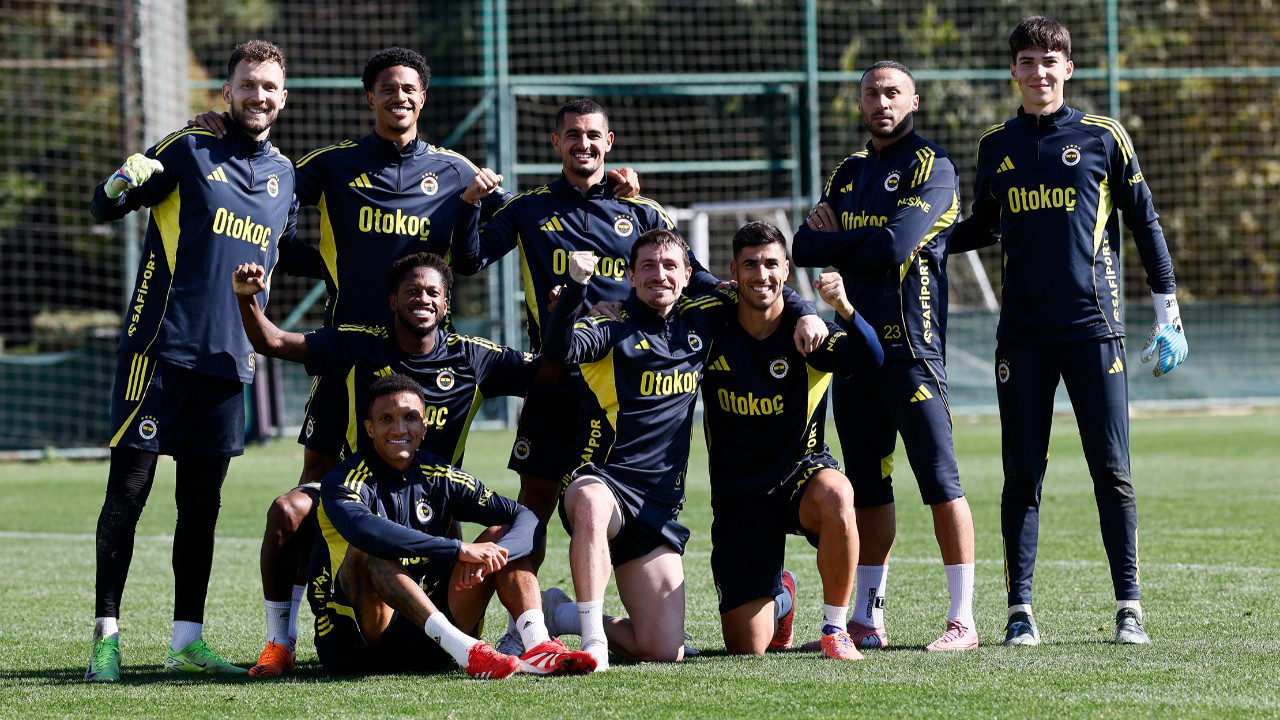 Fenerbahçe'de ayrılık depremi! 6 futbolcunun bileti kesildi Fenerbahçe'de ayrılık depremi! 6 futbolcunun bileti kesildi