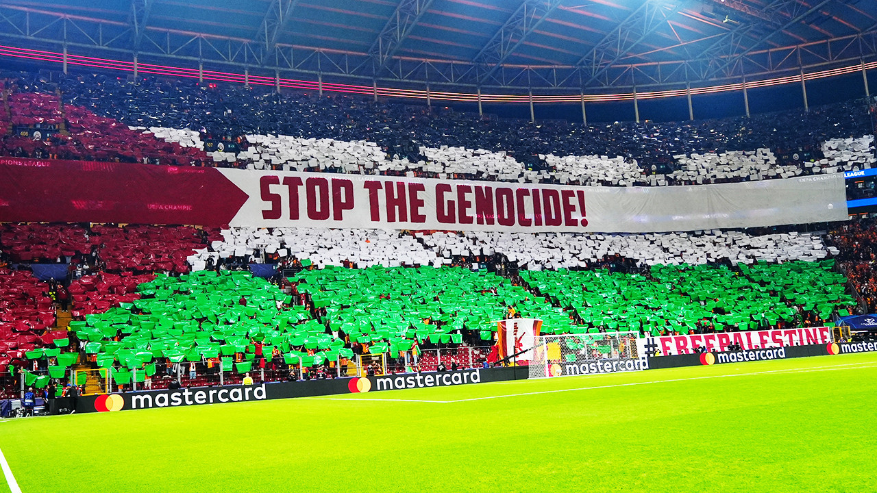 Filistin pankartı UEFA’yı rahatsız etti! Galatasaray’a şok ceza Filistin pankartı UEFA’yı rahatsız etti! Galatasaray’a şok ceza