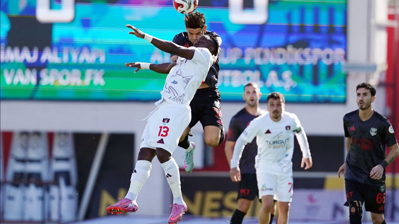 Van FK Pendikspor maçında puanlar paylaşıldı: 1-1 Van FK Pendikspor maçında puanlar paylaşıldı: 1-1