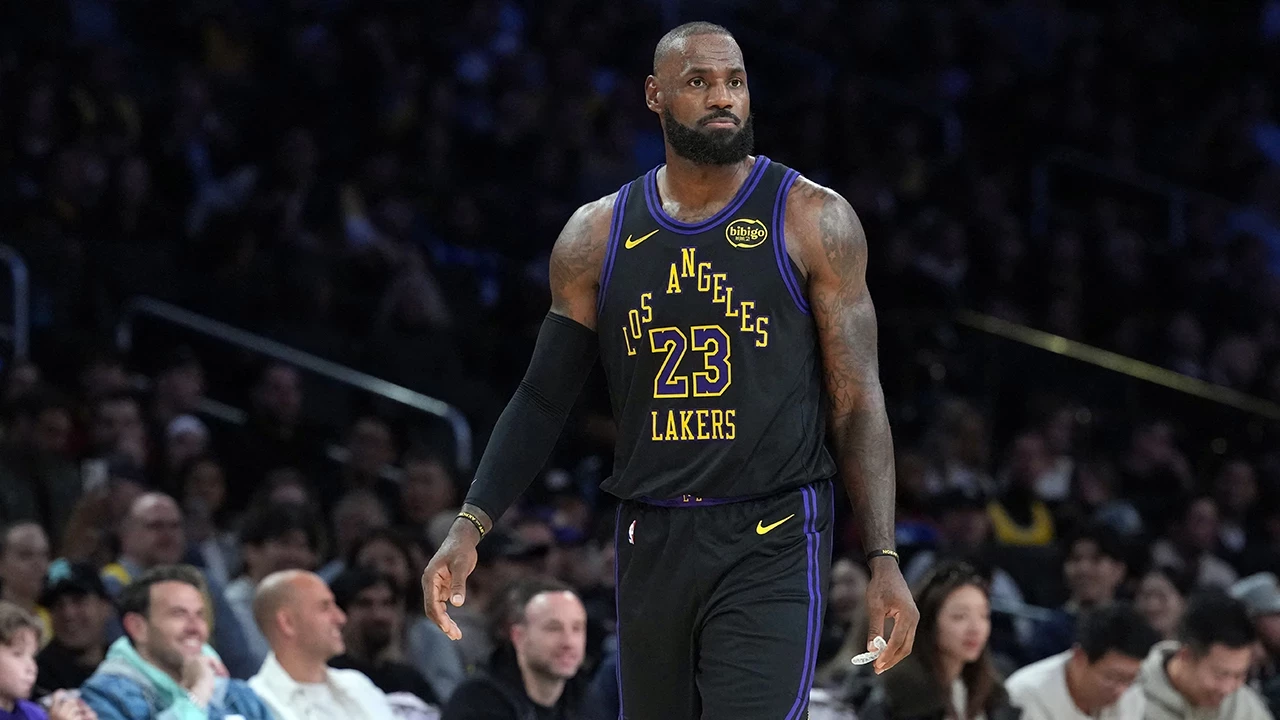 LeBron James, Lakers ile rahat bir galibiyet aldı